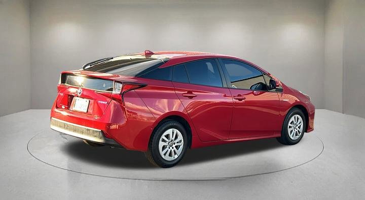 Used 2019 Toyota Prius LE image 2