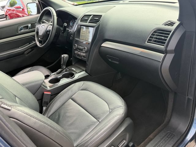Certified 2018 Ford Explorer XLT w/ Equipment Group 202A FWD image 17