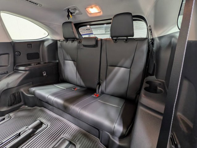 Used 2023 Toyota Highlander XLE AWD/4WD image 16