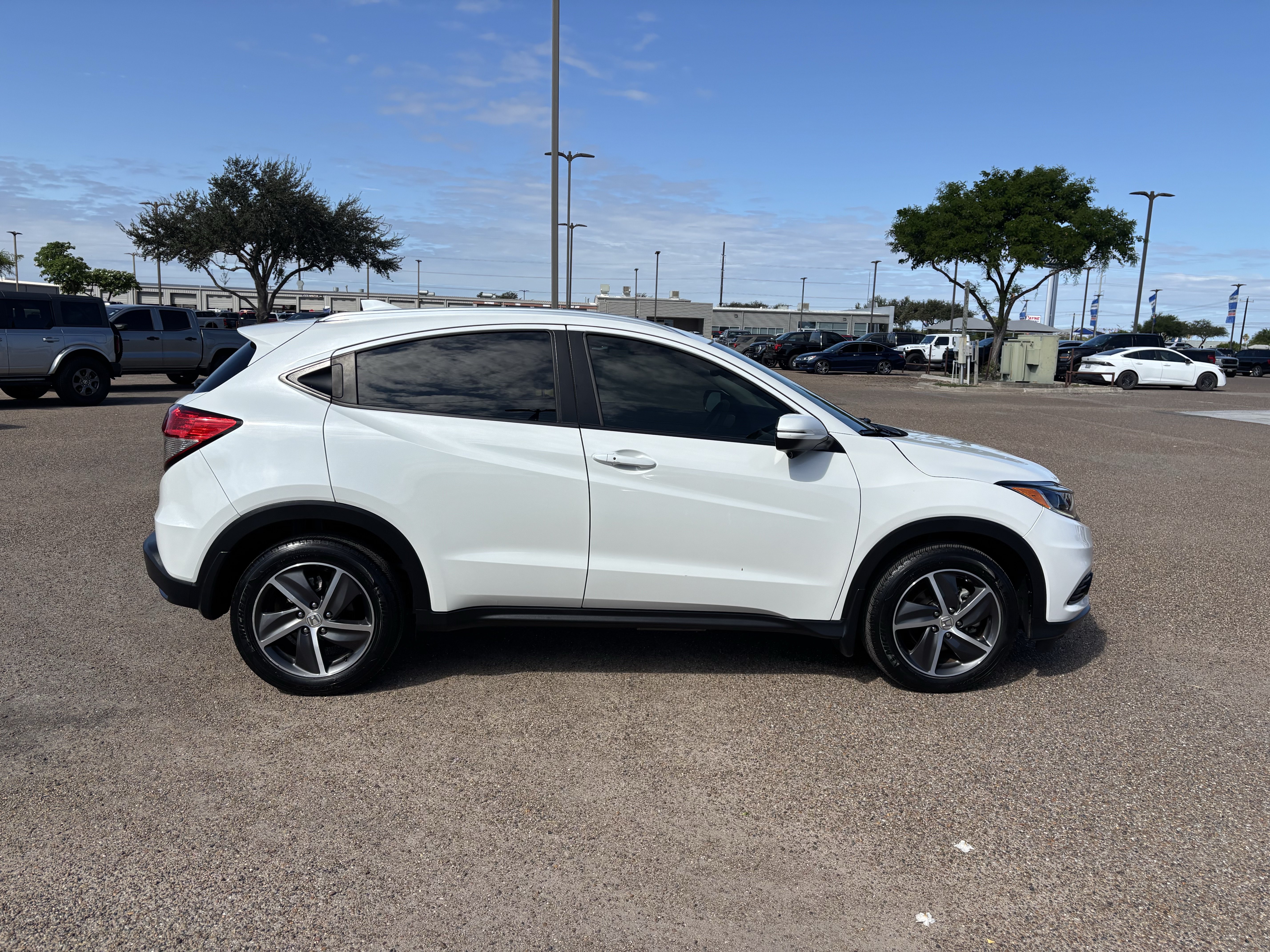 Used 2022 Honda HR-V EX-L image 4