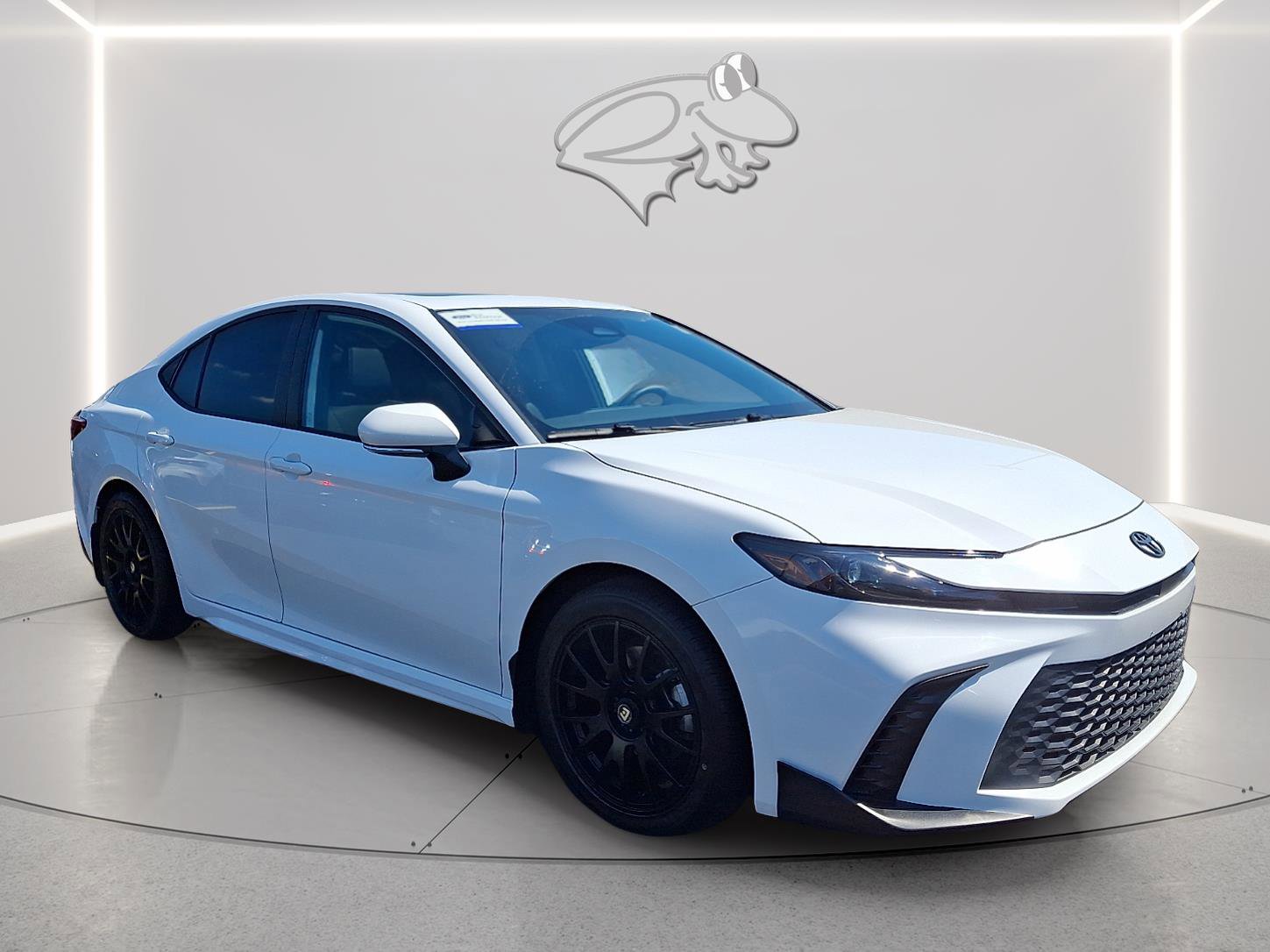 Used 2025 Toyota Camry SE w/ Convenience Package FWD image 6