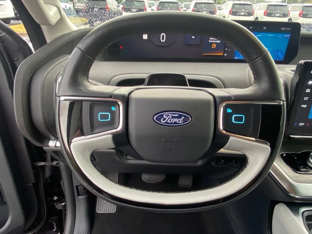 Certified 2025 Ford Expedition Platinum AWD/4WD image 13