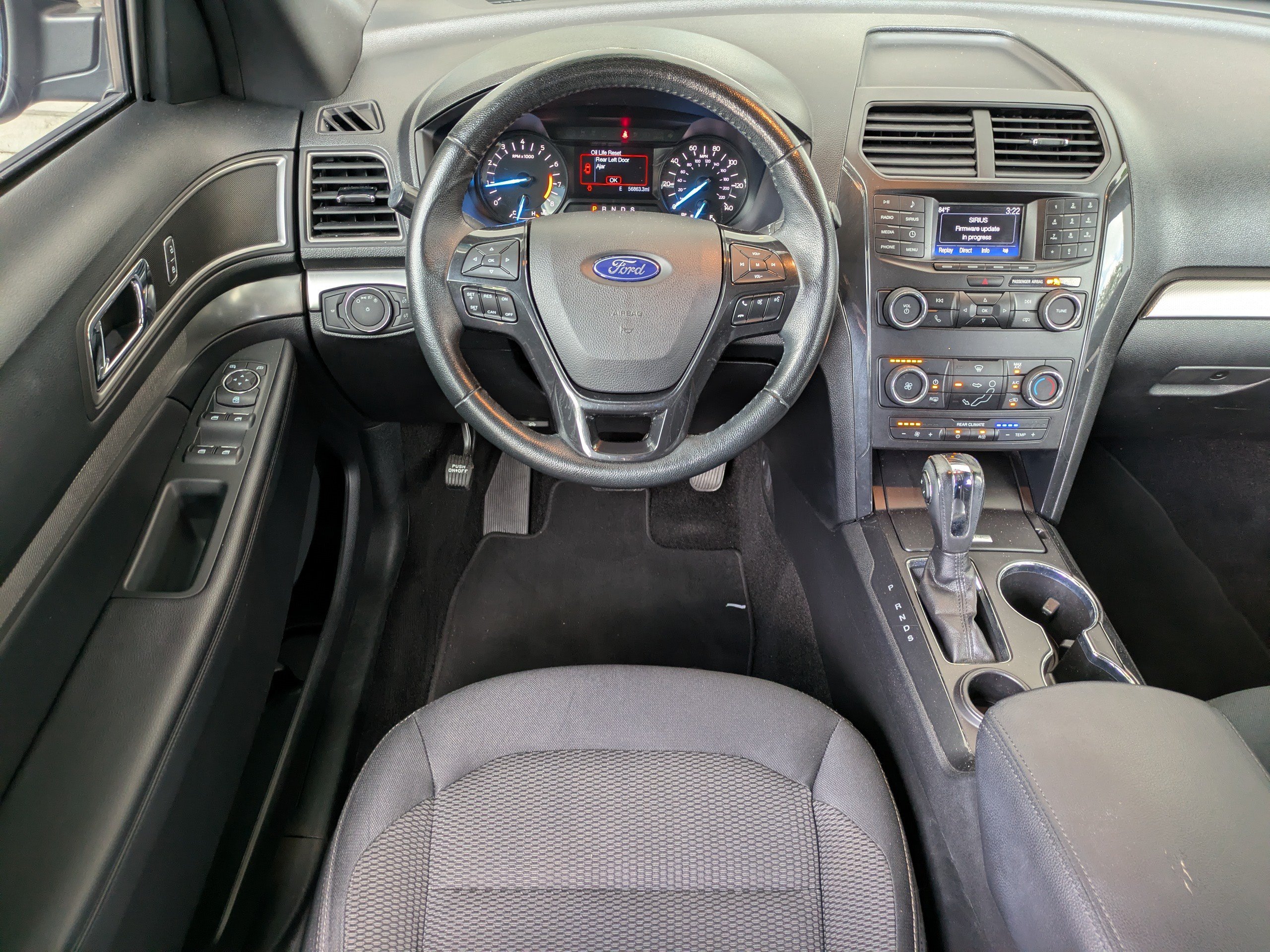 Certified 2018 Ford Explorer XLT FWD image 17