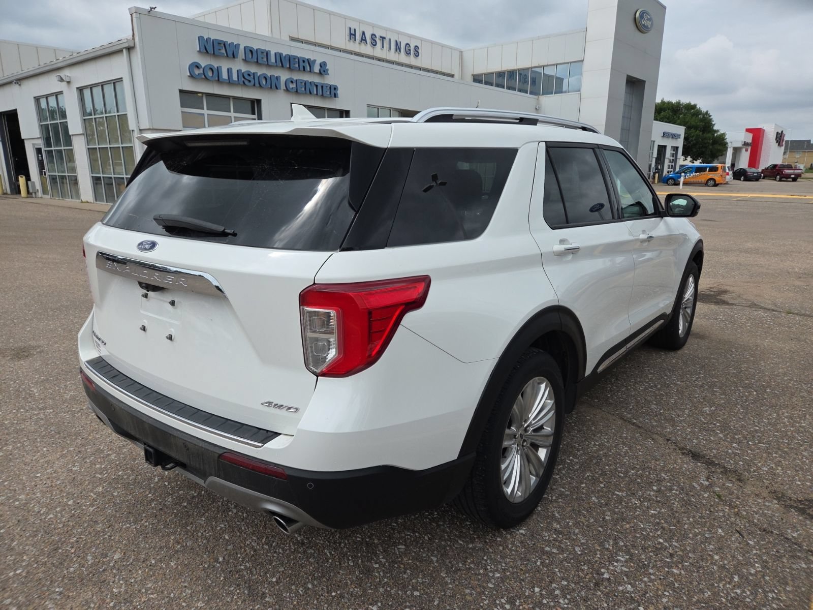 Certified 2022 Ford Explorer Limited w/ Equipment Group 301A AWD/4WD image 6