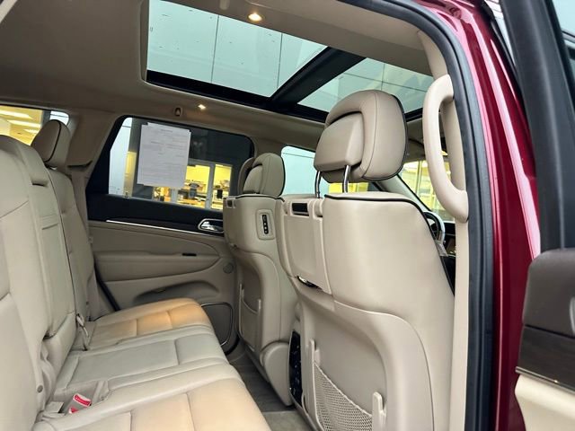Used 2017 Jeep Grand Cherokee Overland w/ Jeep Active Safety Group image 56