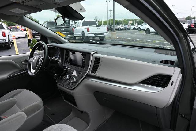 Used 2020 Toyota Sienna L FWD image 20