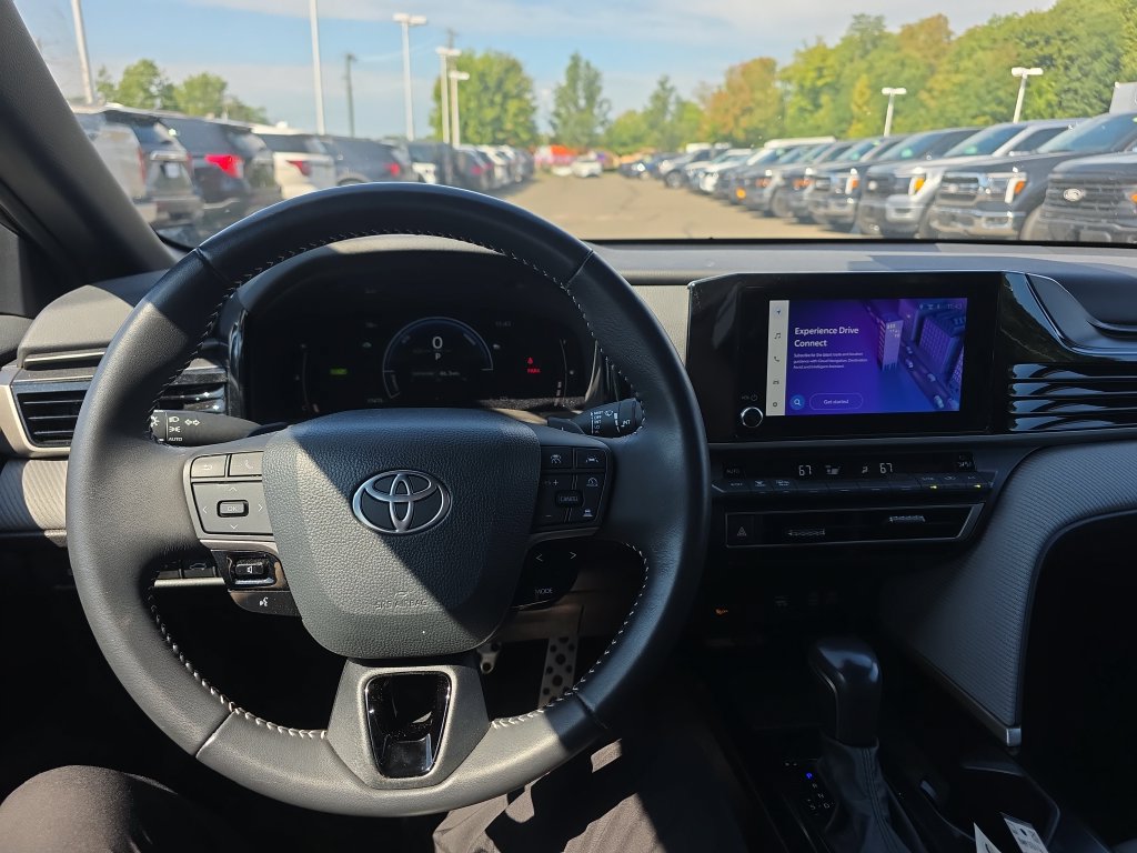 Used 2025 Toyota Camry SE AWD/4WD image 25