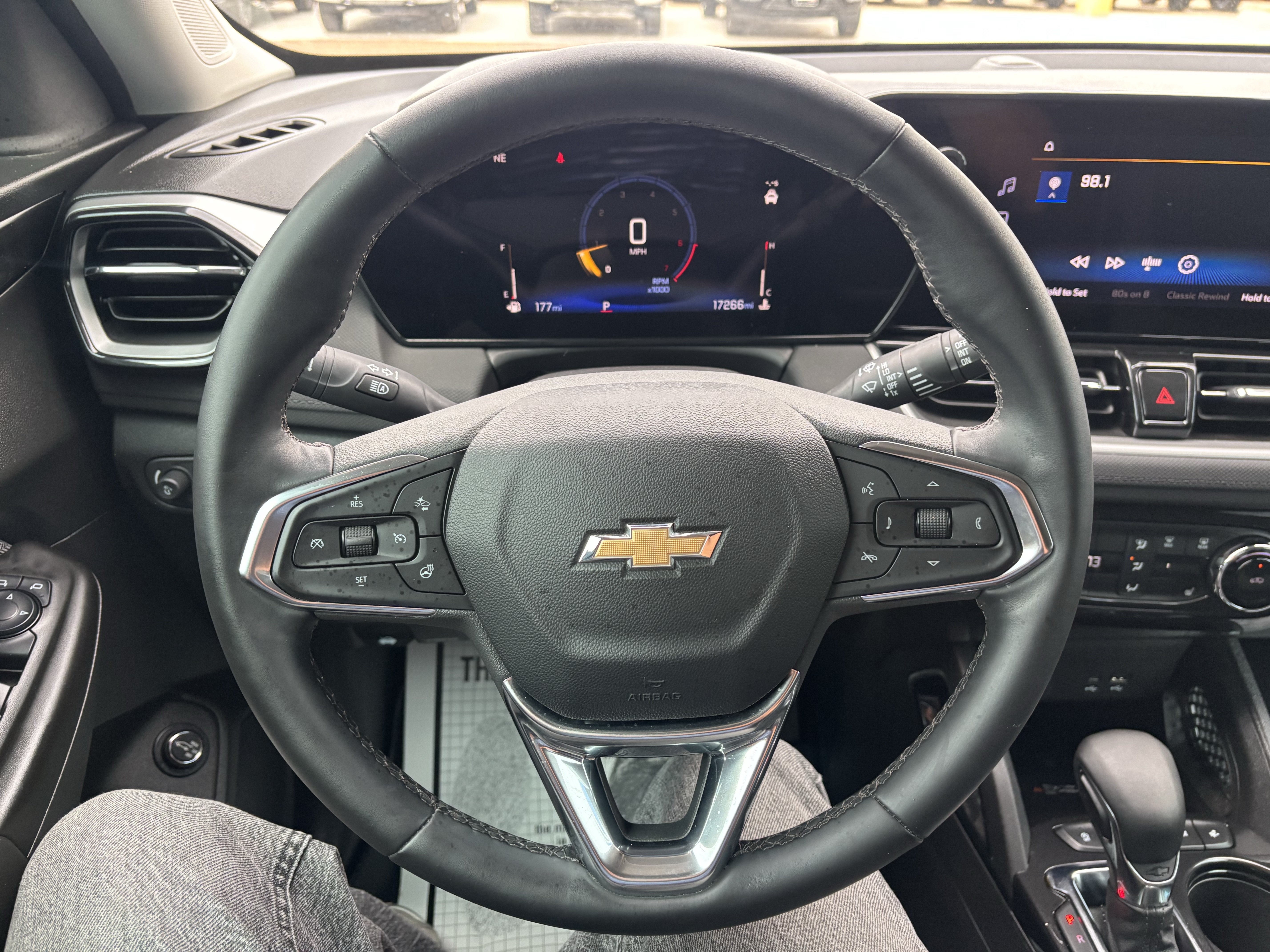 Used 2025 Chevrolet TrailBlazer LT w/ Convenience Package FWD image 27