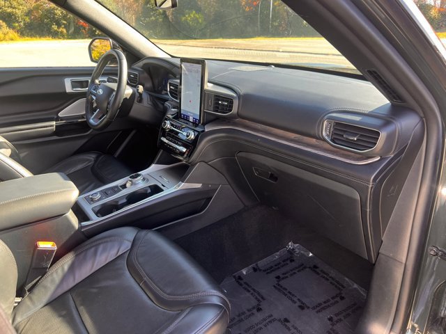 Certified 2022 Ford Explorer Platinum w/ Equipment Group 601A image 39
