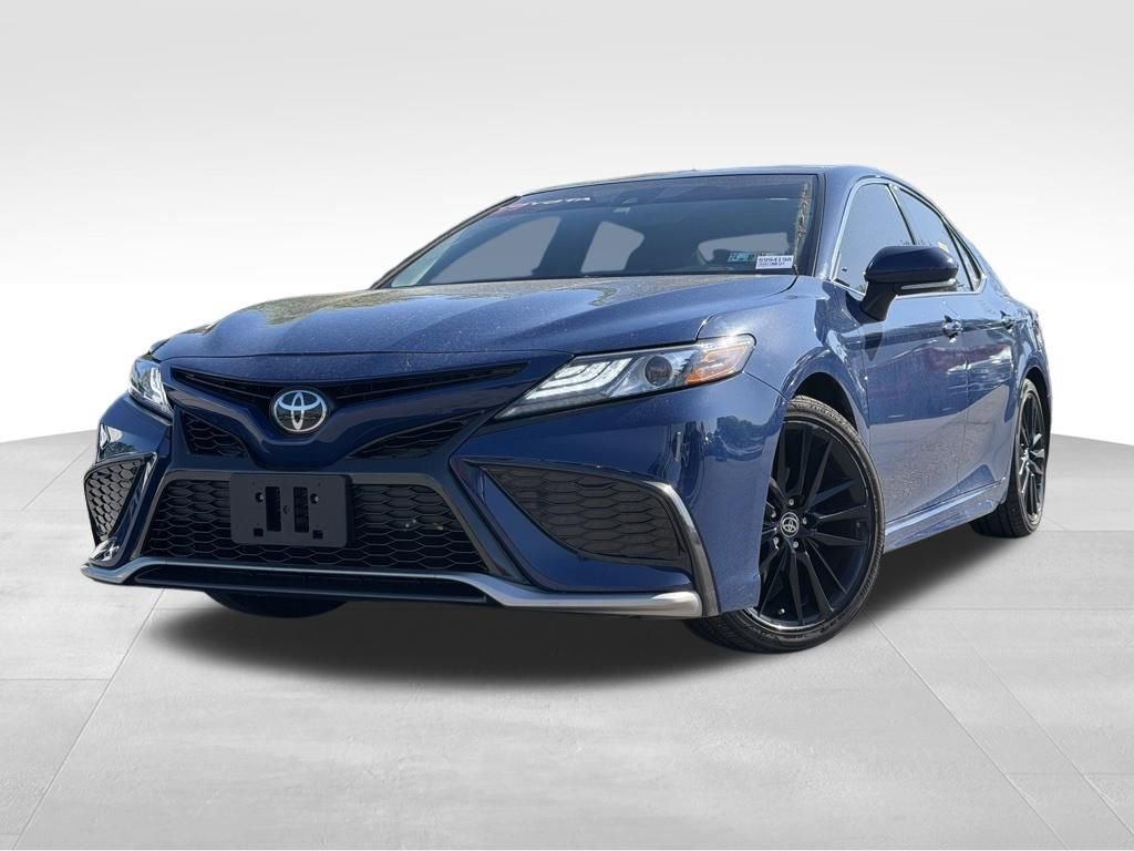 Used 2023 Toyota Camry XSE FWD image 3