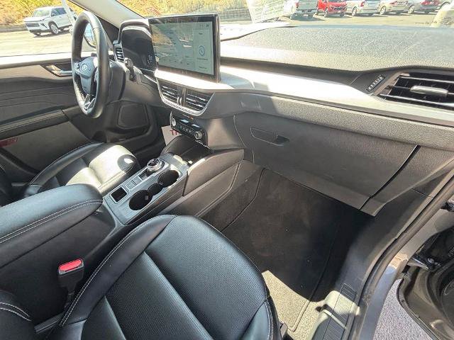 Certified 2025 Ford Escape Platinum AWD/4WD image 38