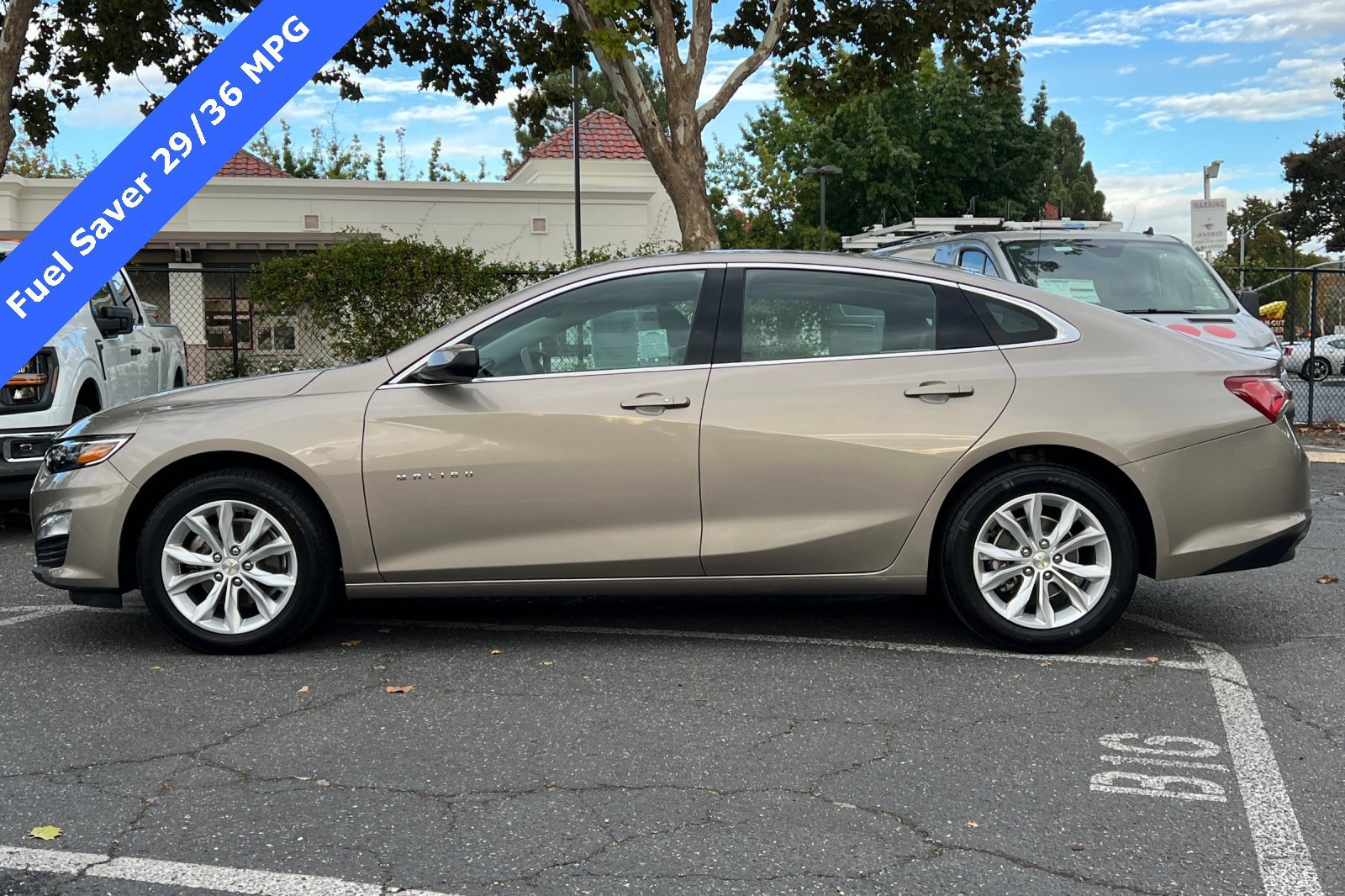 Used 2022 Chevrolet Malibu LT image 2