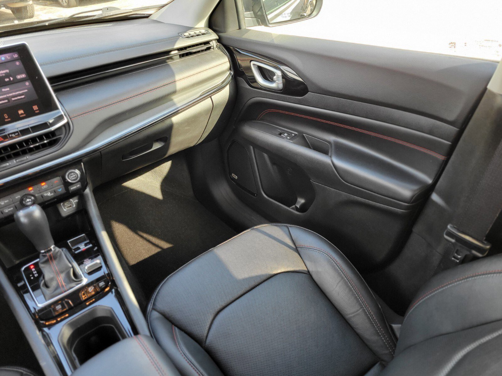 Used 2022 Jeep Compass Trailhawk w/ Trailhawk Elite Group image 16