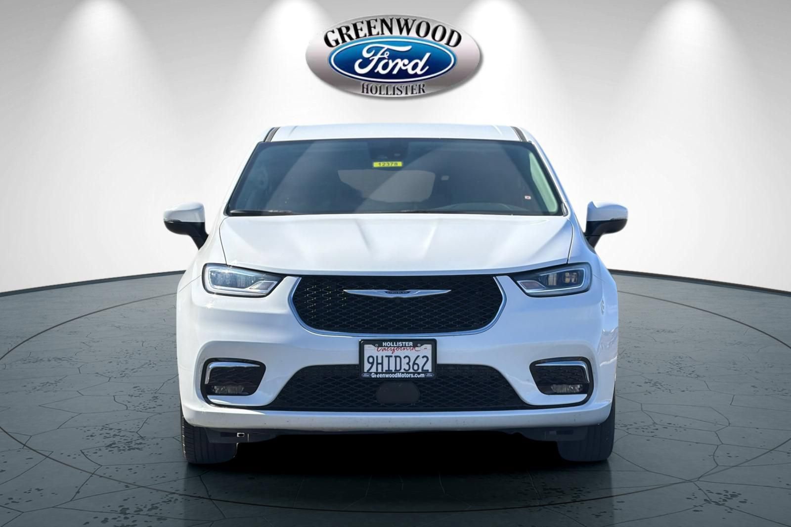Used 2023 Chrysler Pacifica Touring-L FWD image 9