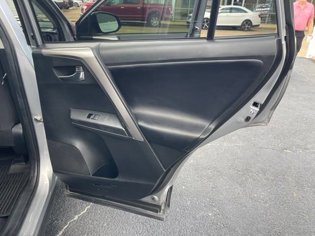 Used 2018 Toyota RAV4 XLE FWD image 20