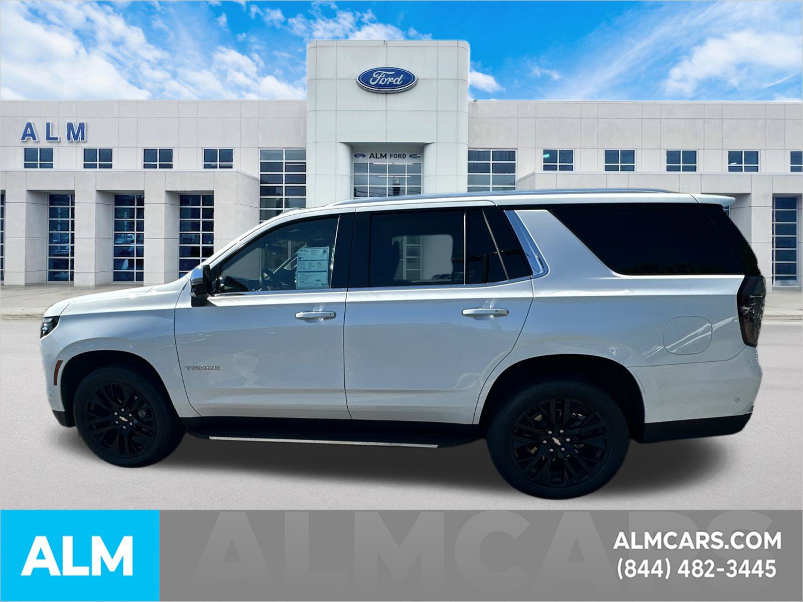 Used 2025 Chevrolet Tahoe Premier AWD/4WD image 9