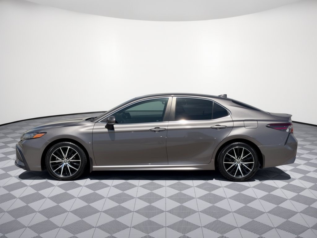 Used 2023 Toyota Camry SE FWD image 2