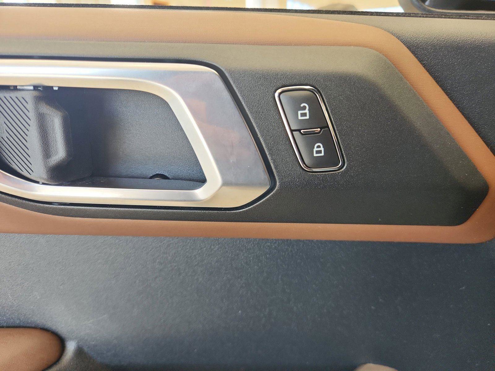 Certified 2023 Ford Bronco Heritage Edition AWD/4WD image 19