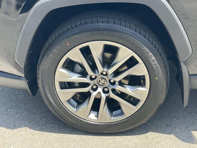 Used 2022 Toyota RAV4 XLE Premium FWD image 39