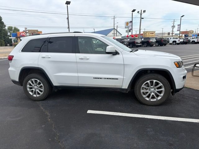Used 2021 Jeep Grand Cherokee Laredo w/ Security & Convenience Group AWD/4WD image 3