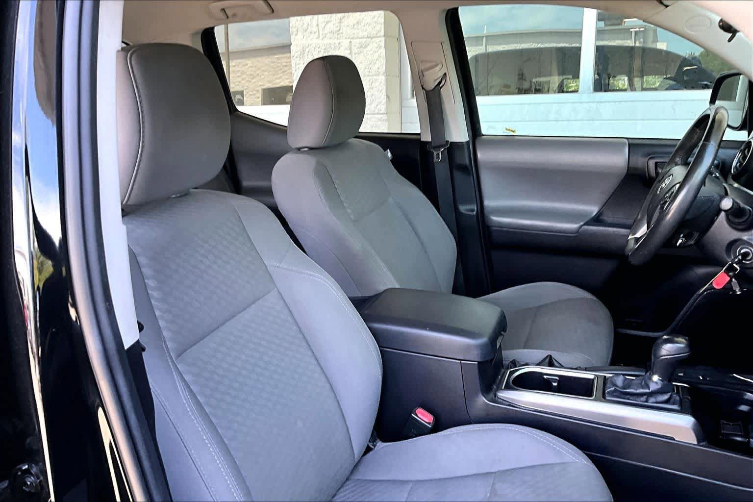 Used 2021 Toyota Tacoma SR5 RWD image 9