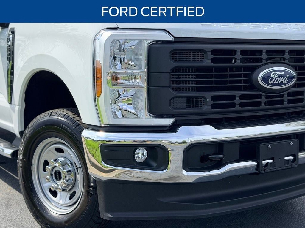 Certified 2026 Ford F250 XL w/ XL Chrome Package AWD/4WD image 3