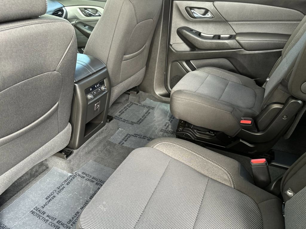 Used 2023 Chevrolet Traverse LT image 11