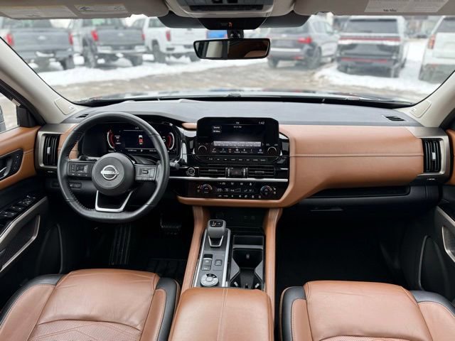 Used 2023 Nissan Pathfinder Platinum w/ Cargo Package image 14