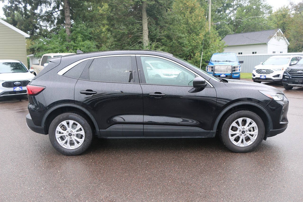 Certified 2024 Ford Escape Active AWD/4WD image 2
