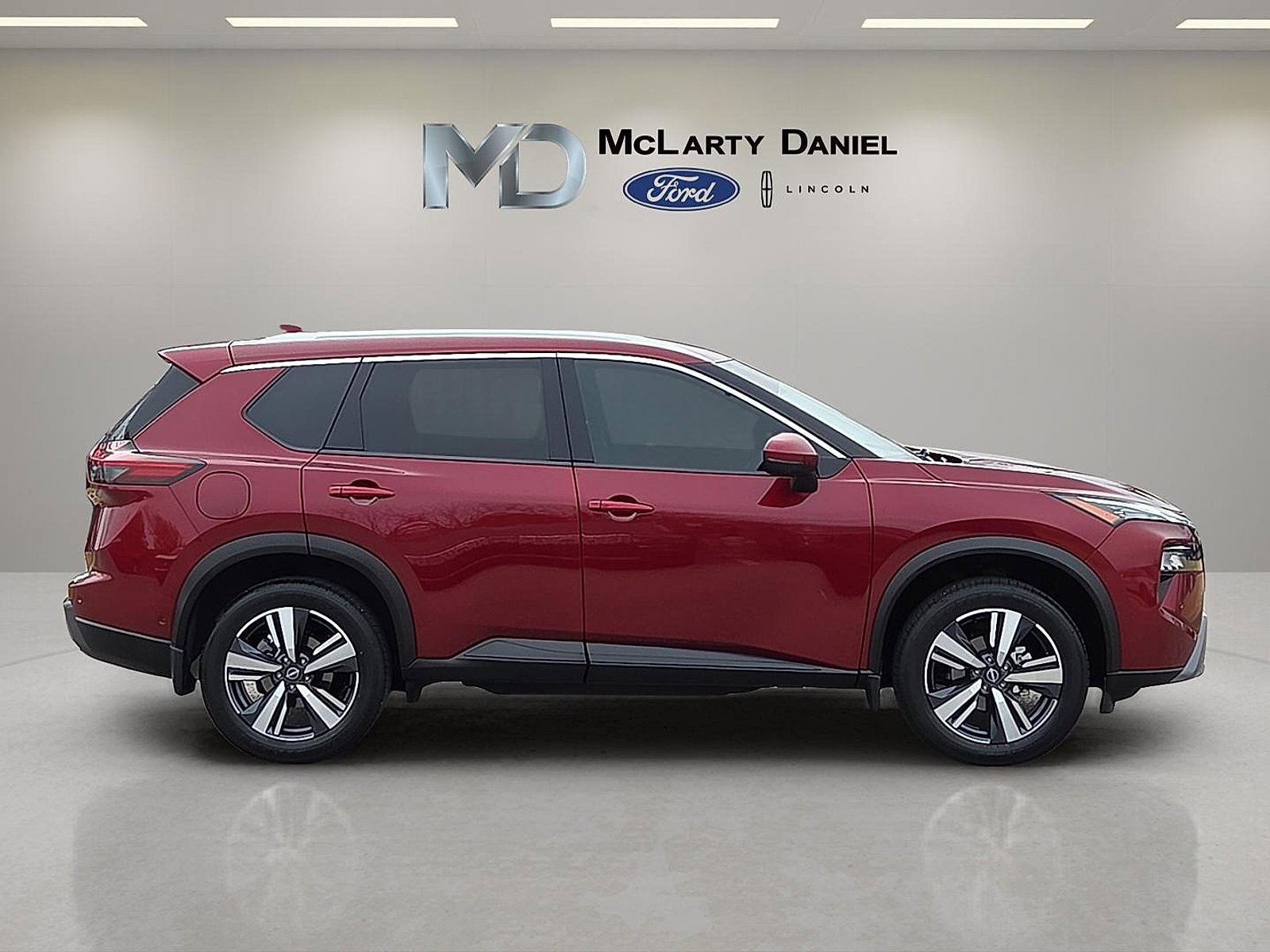 Used 2025 Nissan Rogue SL image 6