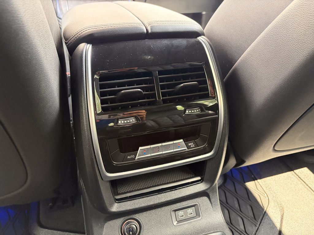 Used 2023 BMW X7 xDrive40i w/ M Sport Package AWD/4WD image 66
