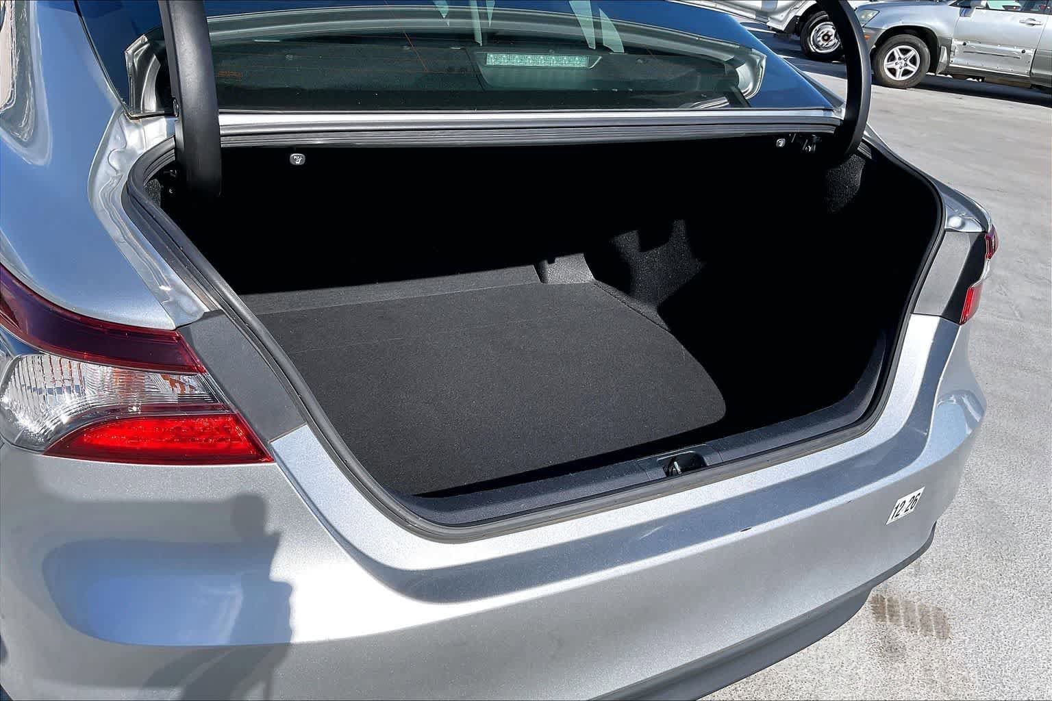 Used 2021 Toyota Camry LE FWD image 18