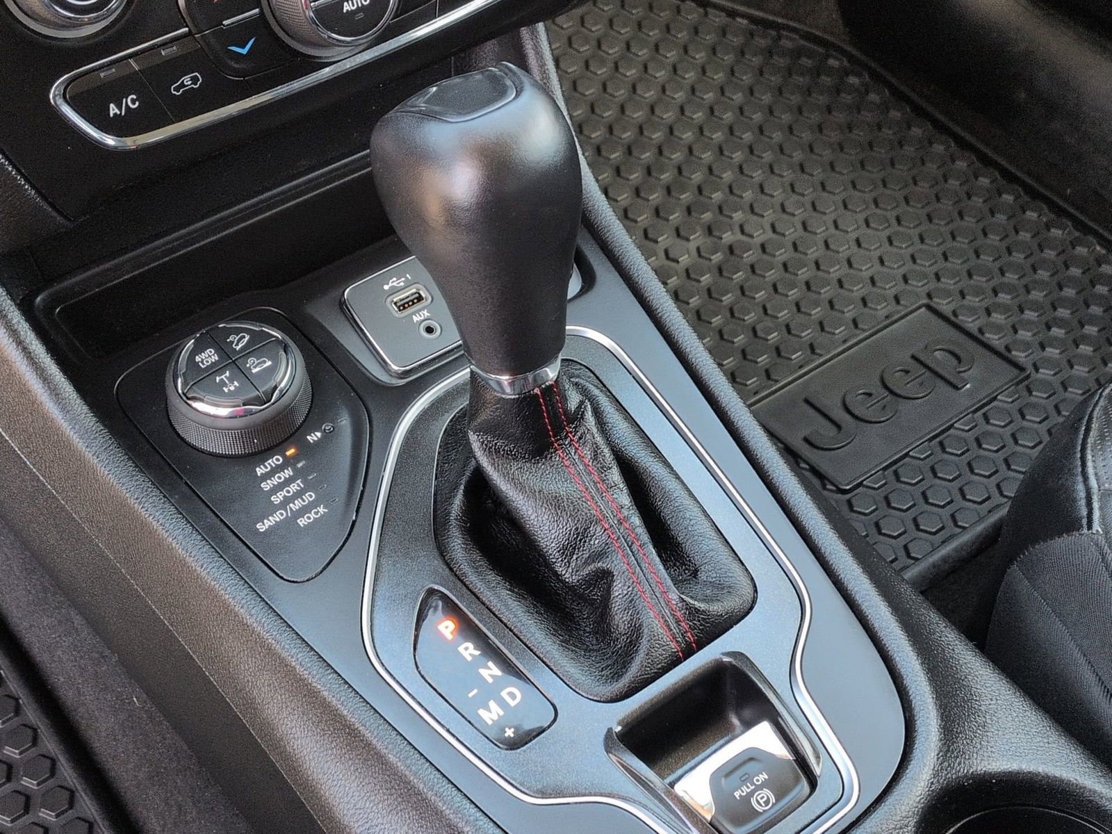 Used 2021 Jeep Cherokee Trailhawk image 40