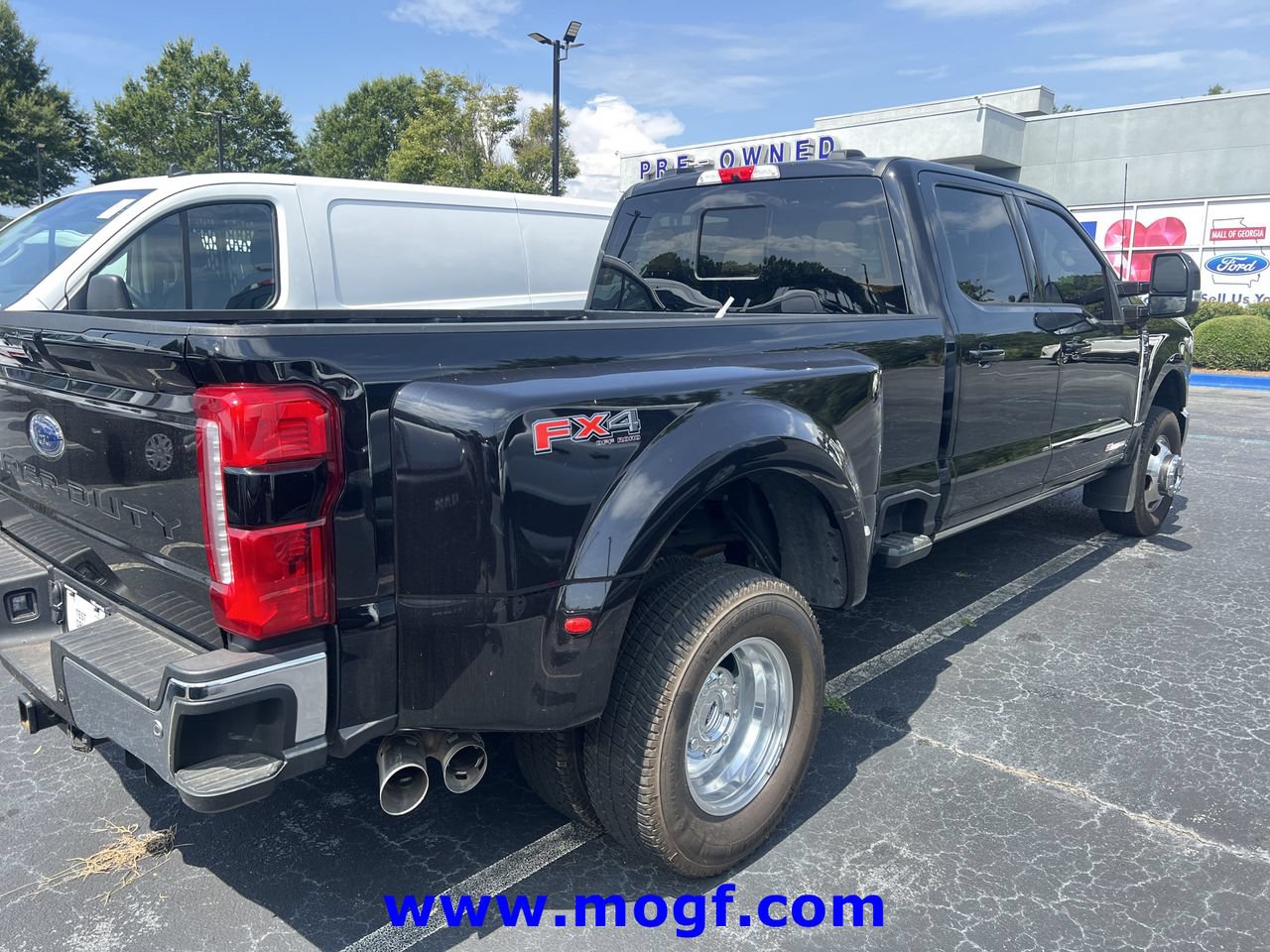 Certified 2025 Ford F350 Lariat w/ Lariat Ultimate Package AWD/4WD image 3