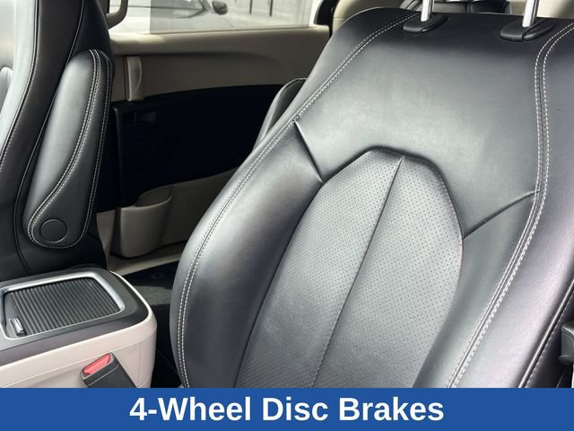 Used 2023 Chrysler Pacifica Touring-L FWD image 34