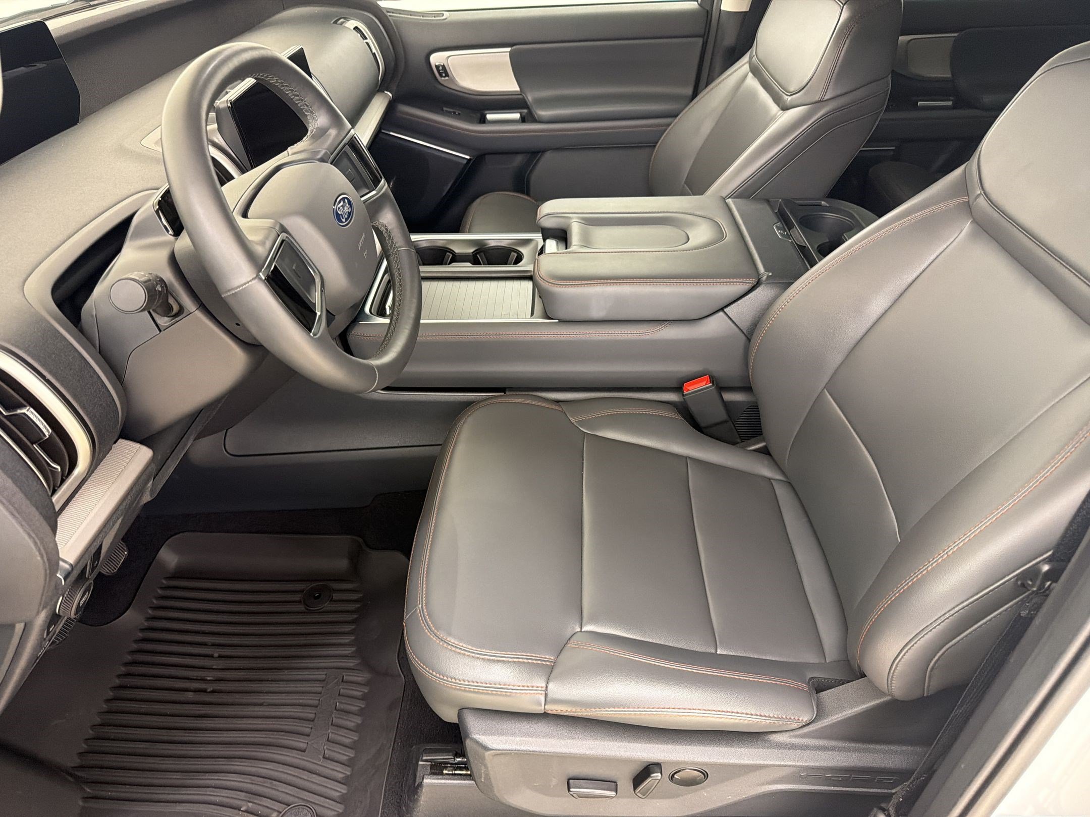 Certified 2025 Ford Expedition Active AWD/4WD image 5