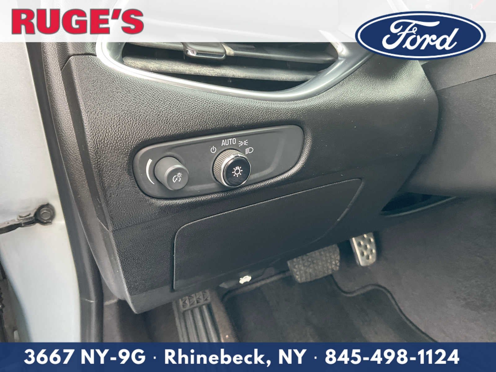 Used 2017 Chevrolet Malibu LT FWD image 18