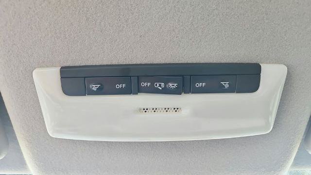 Used 2022 Nissan Versa SV FWD image 17