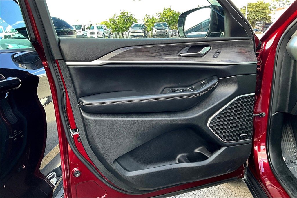 Used 2022 Jeep Grand Cherokee L Limited image 22