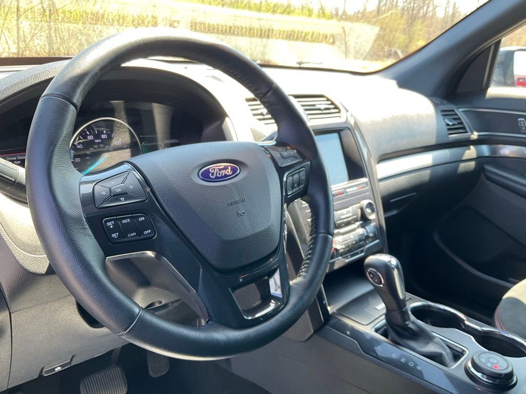 Certified 2019 Ford Explorer XLT w/ Equipment Group 202A image 16