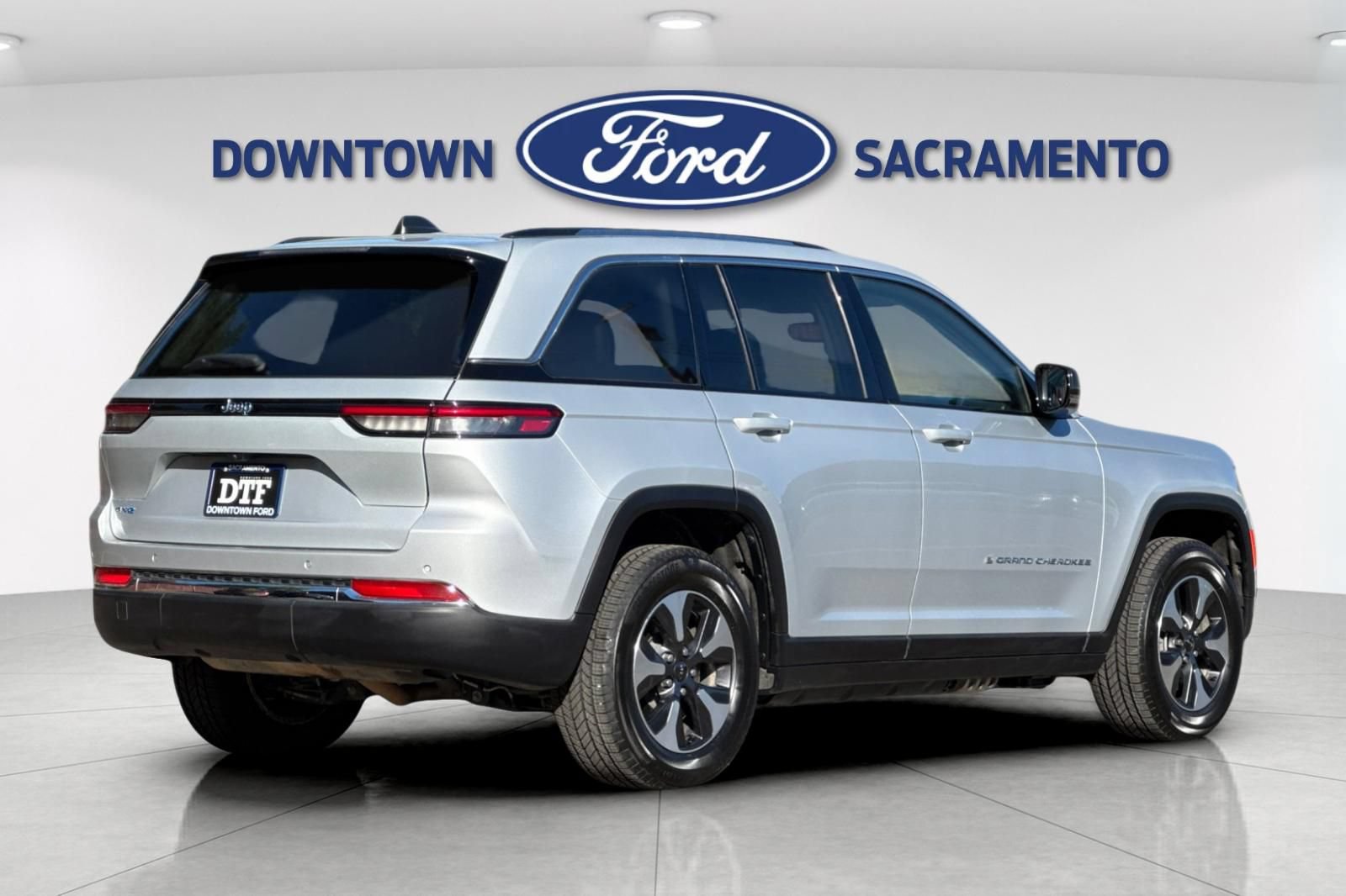 Used 2024 Jeep Grand Cherokee Limited 4xe AWD/4WD image 3