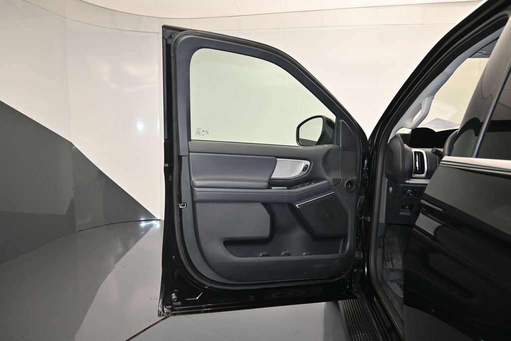 Certified 2025 Ford Expedition Active AWD/4WD image 10