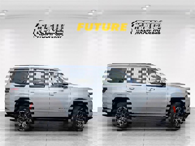 Used 2022 Jeep Wagoneer Series III w/ Rear Seat Video Group 1 image 3