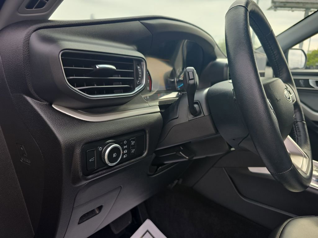 Certified 2023 Ford Explorer XLT w/ Equipment Group 202A image 20