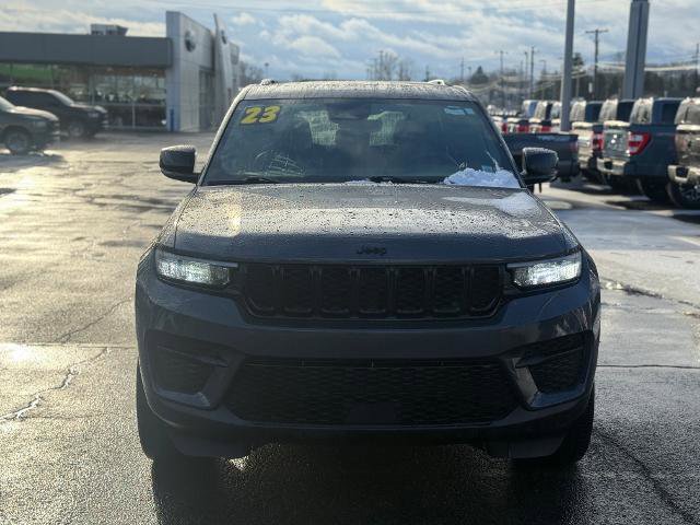Used 2023 Jeep Grand Cherokee Altitude AWD/4WD image 6