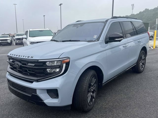 Certified 2025 Ford Expedition Platinum w/ Stealth Performance Package AWD/4WD image 8