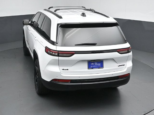 Used 2023 Jeep Grand Cherokee Limited w/ Black Appearance Package AWD/4WD image 49