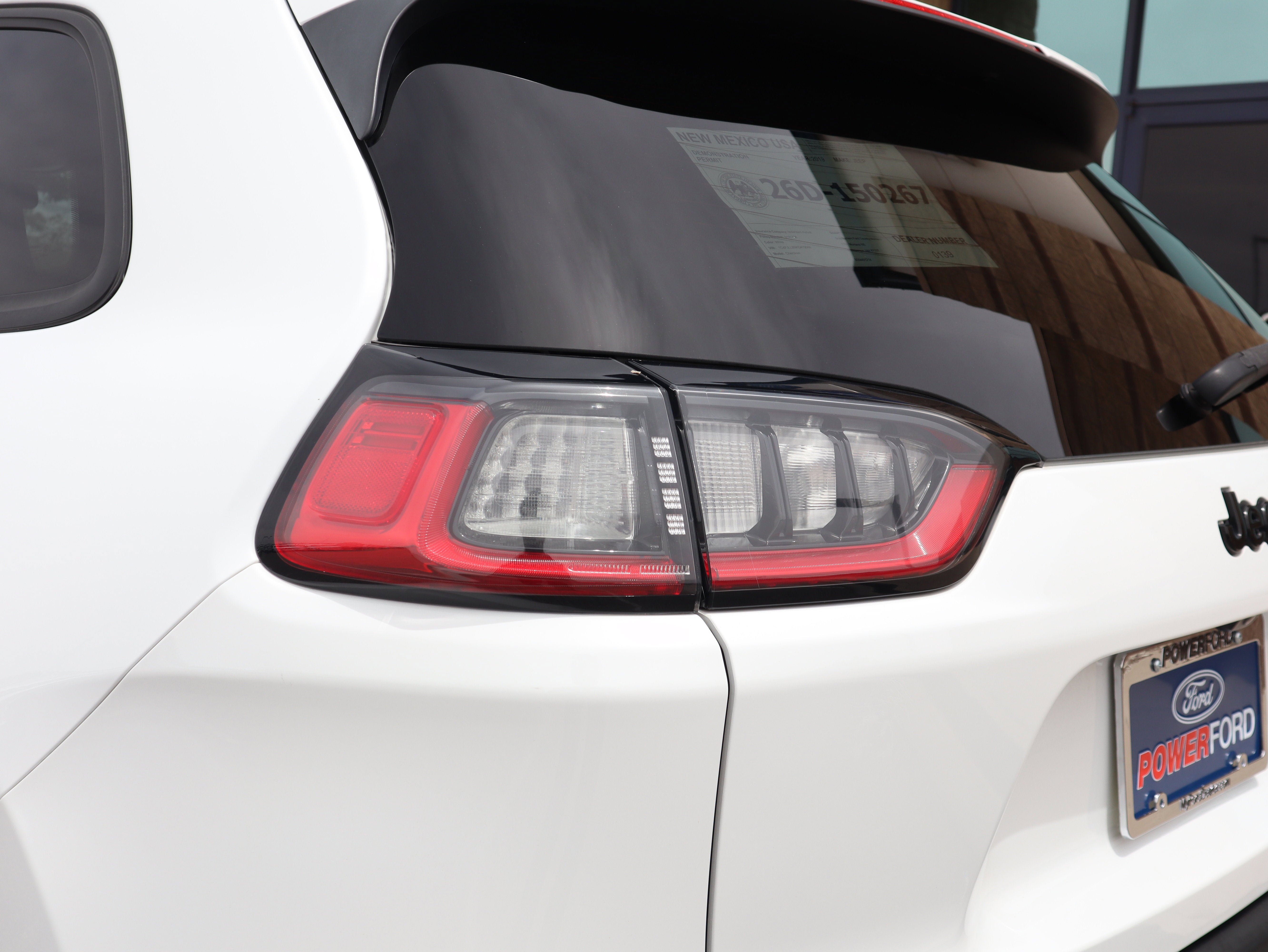 Used 2019 Jeep Cherokee Latitude Plus FWD image 18