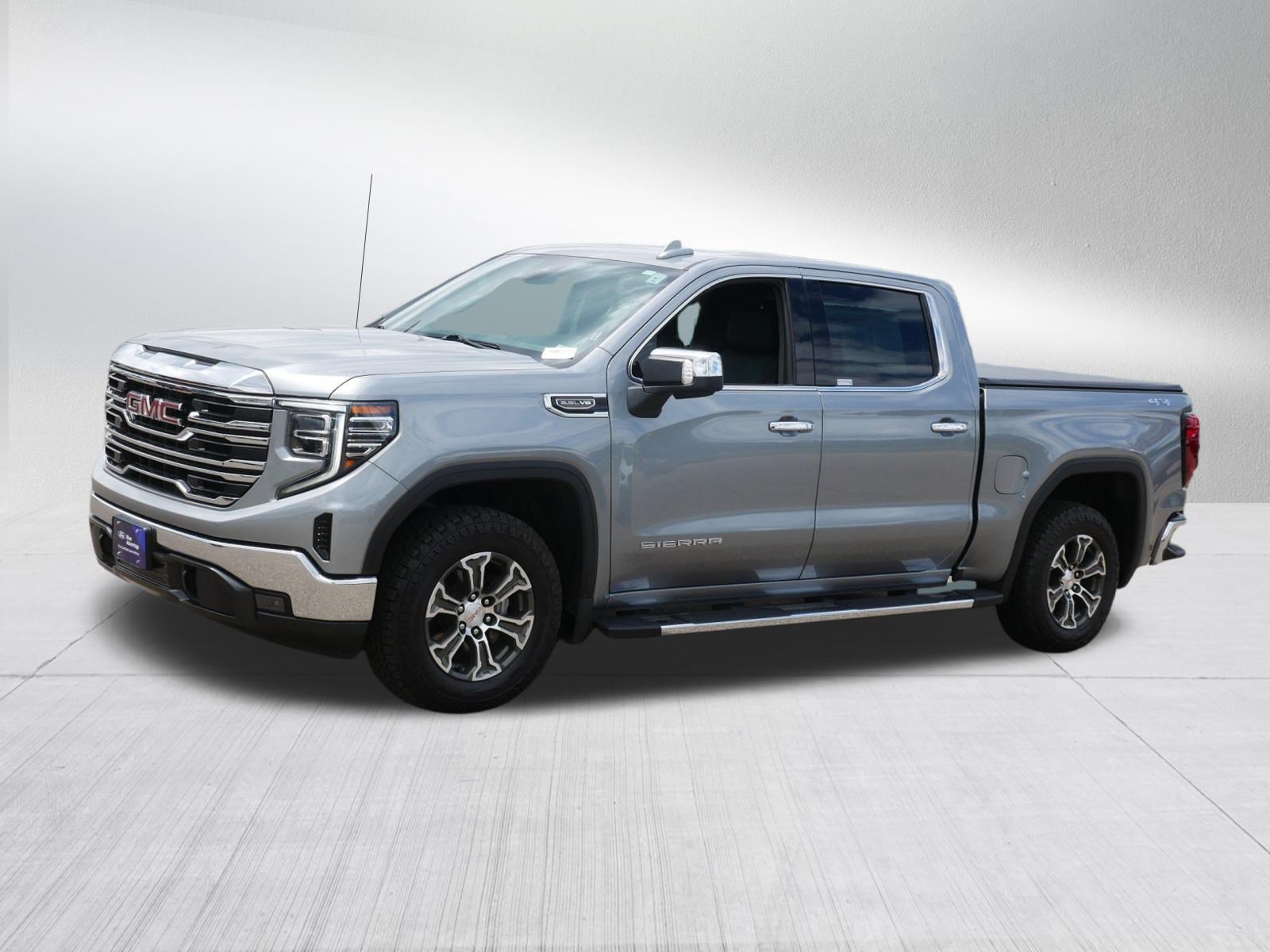 Used 2024 GMC Sierra 1500 SLT AWD/4WD image 3