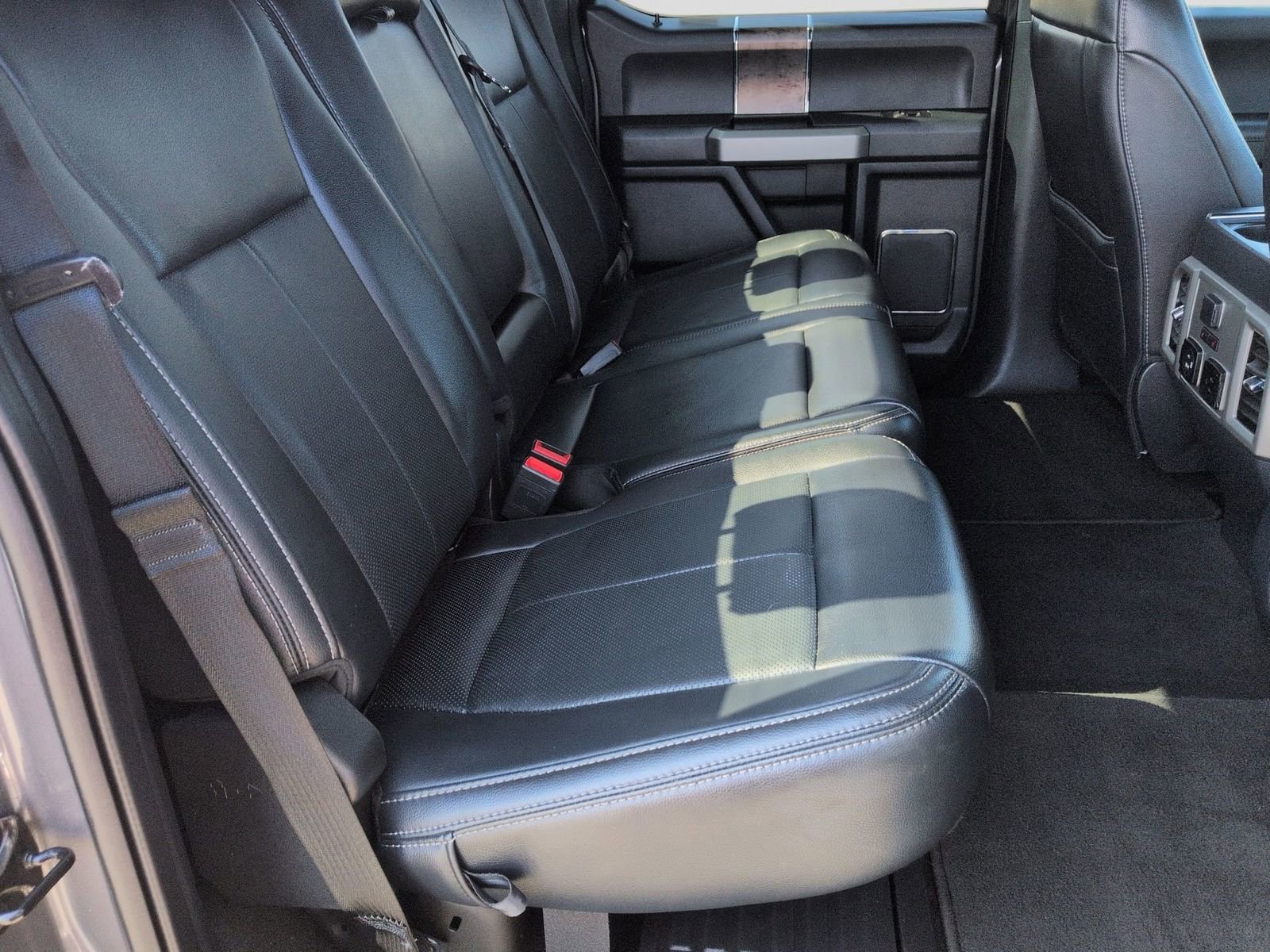 Certified 2022 Ford F250 Lariat w/ Black Appearance Package image 25